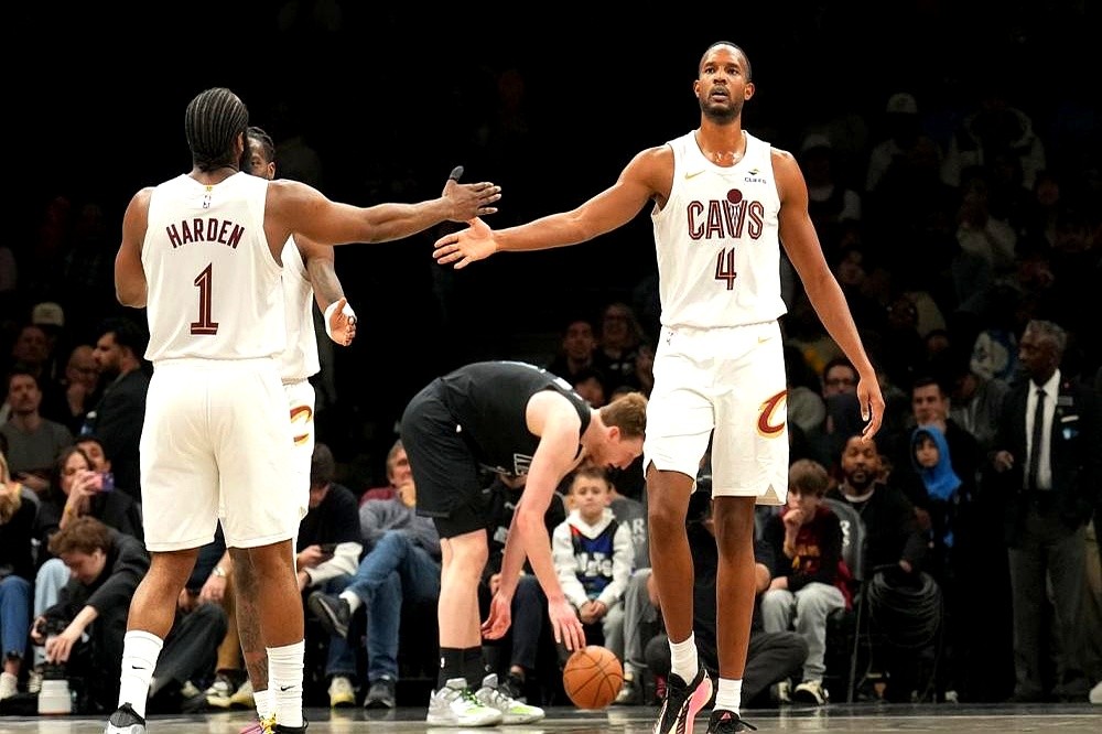 今天骑士VS鹈鹕的比赛中莫布里有两个中投，很轻松的得分，根本干扰不到，要能稳定下