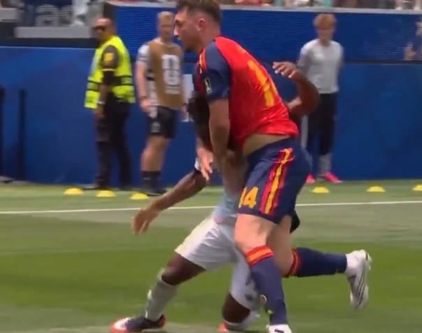 被质疑保送梅西C罗后，FIFA现在又保送亚马尔了？
西班牙对阵比利时的世界杯四分