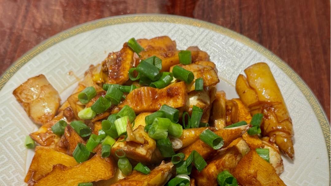 一勺浓油赤酱，焖住整个春天的鲜