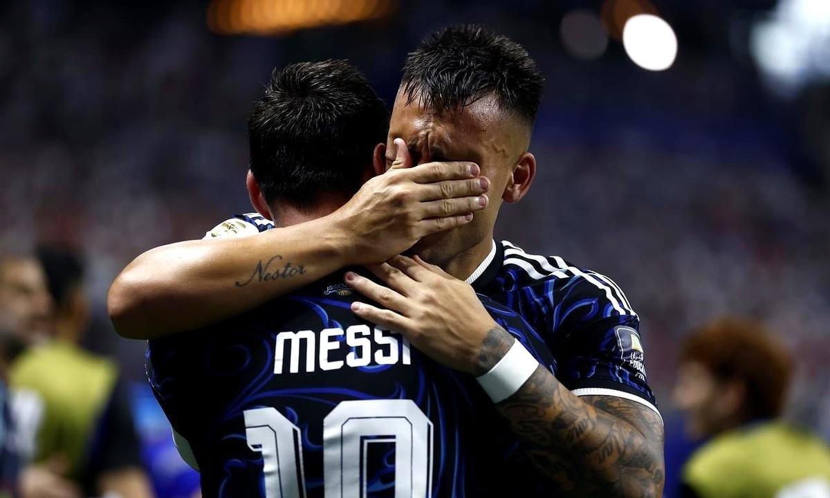 世界杯半决赛，阿根廷2-1逆转英格兰。
这么说吧，这场比赛就两个主角。一个是梅西