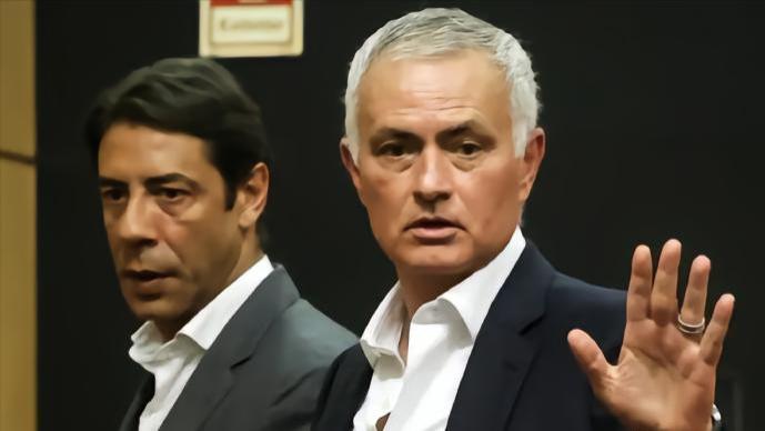 续约已经泡汤，下课声第三次响起，科斯塔别再让穆里尼奥独自前行