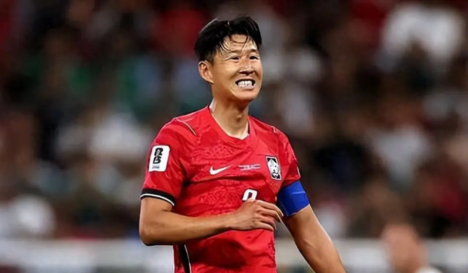 韩国落后了！亚洲足球怎么了？这个丢球太意外了！门将怎么会突然脱手了？好在韩国目前