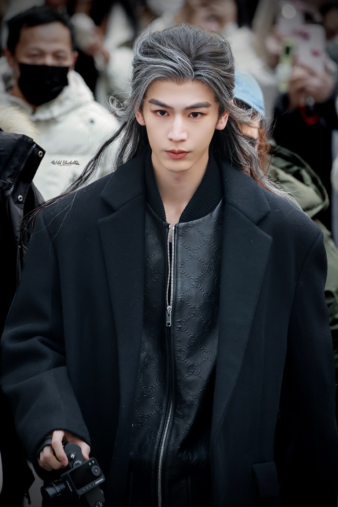 张凌赫《归鸾》白发萧厉出妆图
真天神降凌了
帅得太权威了