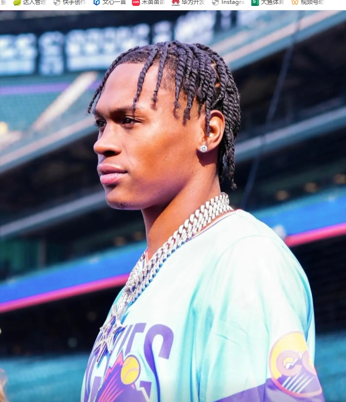 怎么感觉沃特森有往顶级3D发展的趋势
前几年防守还行，进攻确实糙，今年涨球不少，