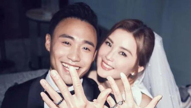 蔡卓妍新婚未满一月突传婚变传闻，经理人霍汶希出面辟谣