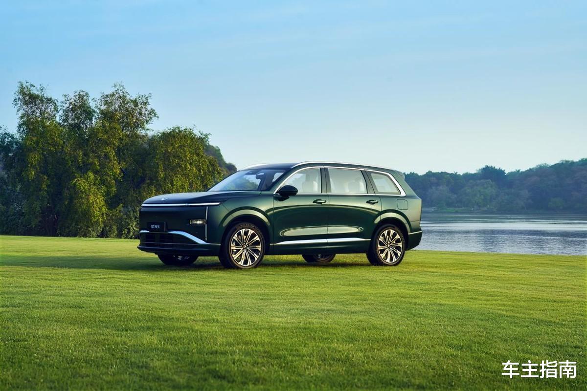 五菱即将扔出一颗“星光炸弹”——长续航大六座SUV来了