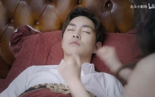 末世里我被骂圣母婊，我摊牌了：我是神。