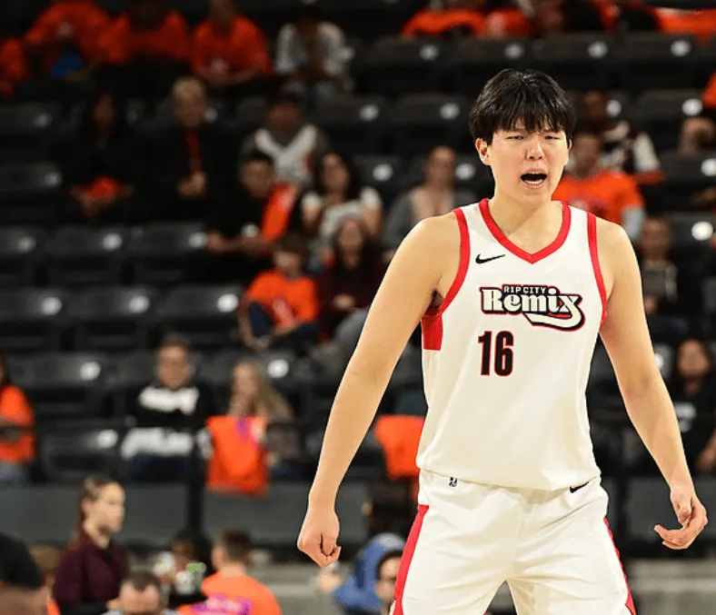 NBA G联赛，混音之城对阵奥斯汀马刺的比赛。

第二节比赛结束，混音49-50