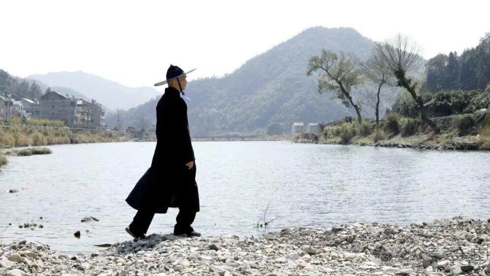 笔尖止漏，元神归真——金熙长书道疗愈新论对当代心灵困顿的回应与启悟