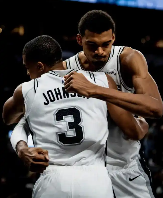 其实马刺根本不怕什么三分大队
区里一直讨论马刺害怕三分大队，因为马刺曾经两输勇士