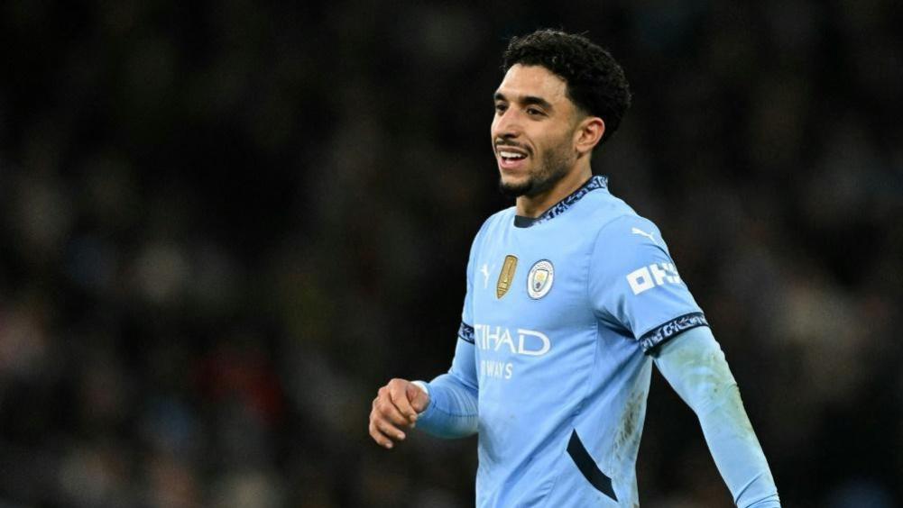 莱德利金赞扬德布劳内维护了整体性，马尔穆什的属性偏向于组织者