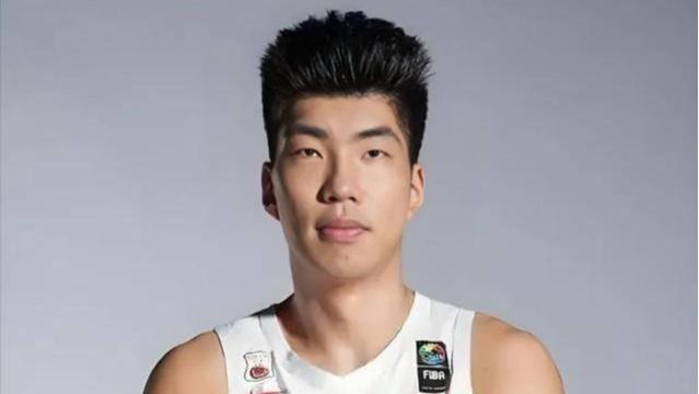 余嘉豪5次转机40小时飞日本驰援郭士强，他比徐昕更适合战术