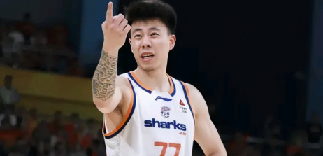 上海男篮球员张镇麟谈外界对自己的批评。他表示：我早就放平心态了。人生短短几十年，