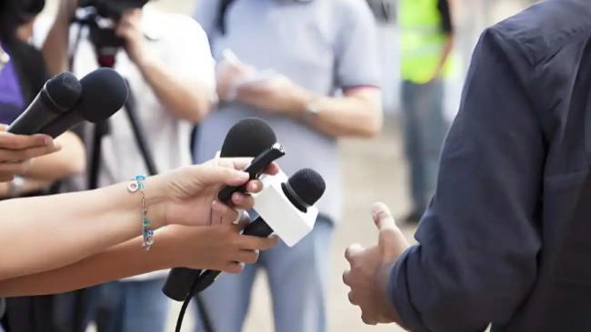 领夹麦克风选哪款更省心？十大无线麦克风实测盘点好上手不踩雷