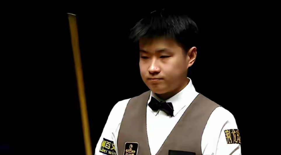 赵公子是神童，但不是神。今天凌晨，威尔士公开赛一场1/8决赛，由赵心童对阵宾汉姆