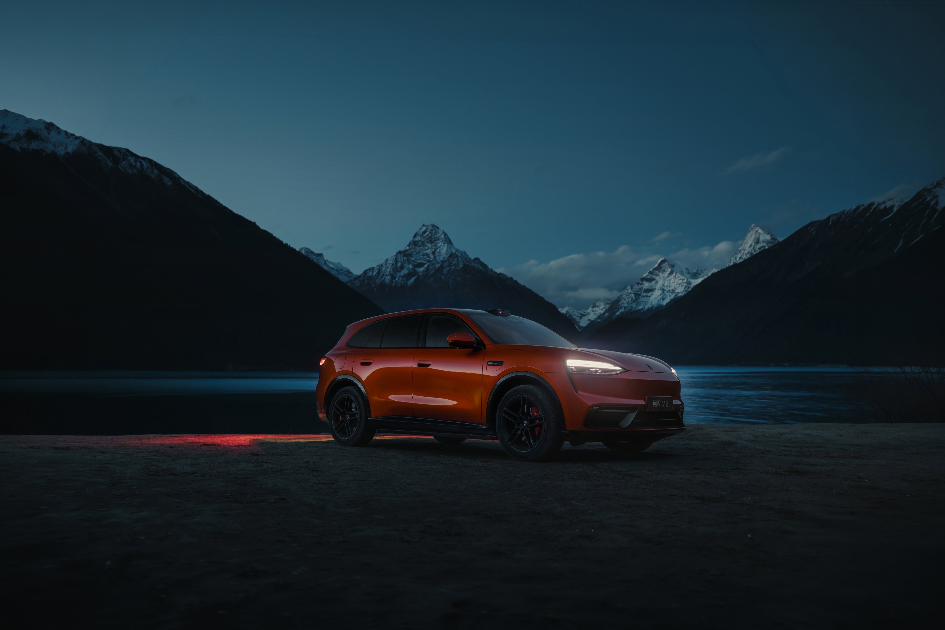 2.4米窄桥“一把过”，问界M6的“空间感”有多强？