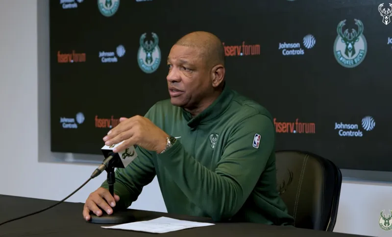 NBA常规赛，马刺127-95击败雄鹿。

雄鹿主帅道格-里弗斯接受了记者采访，