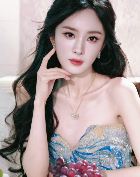 杨幂把海洋穿身上了，茫茫人海中只看到了你