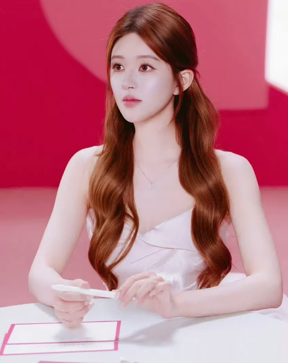 最灿烂的烟火会留在记忆里，就像我的记忆里有带着光的你