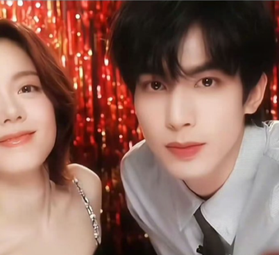 谁被龙麦甜晕！宋威龙赵今麦新年互动，李佳琦疯狂嗑糖太真实 ​​​