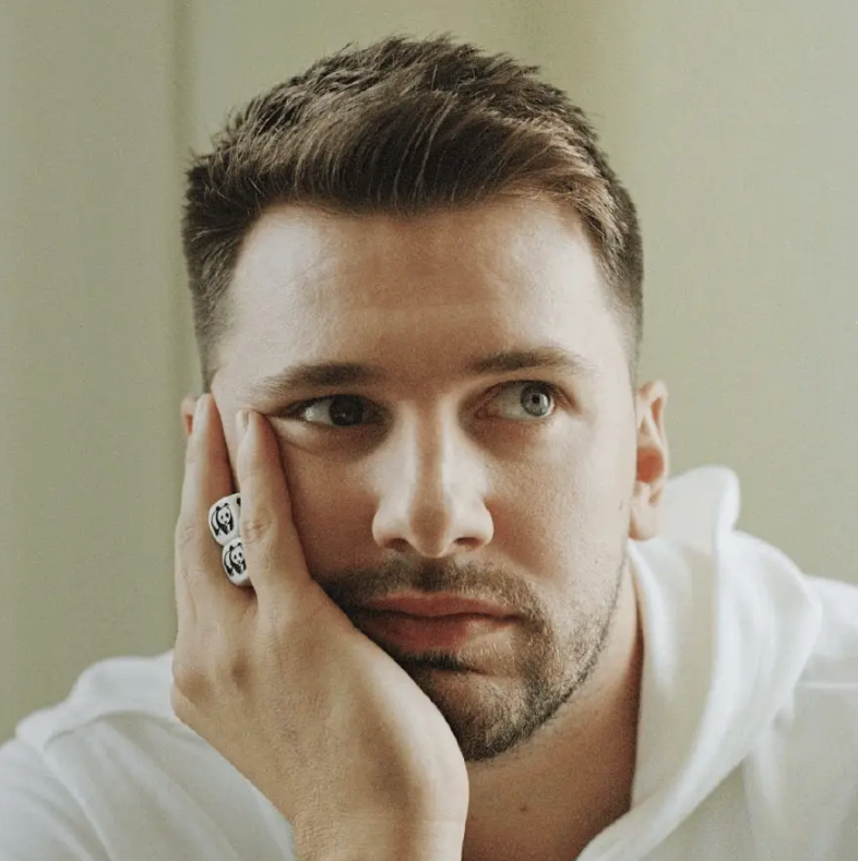 不懂就问，为什么东契奇始终拿不到大荣誉？一阵拿到手软，却始终无法更进一步？
20