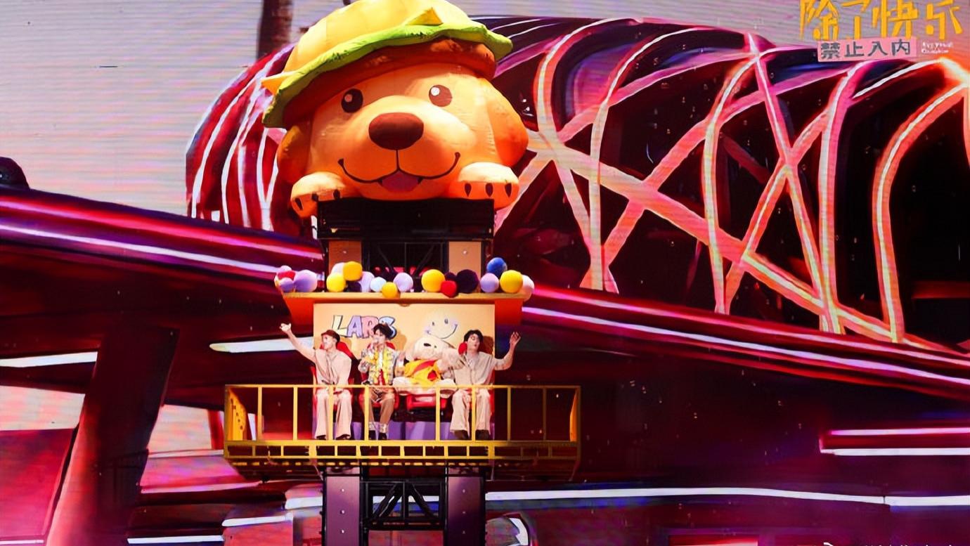 128米冰屏+8万人合唱=1台巨型跳楼机？黄子弘凡这操作把鸟巢玩明白了