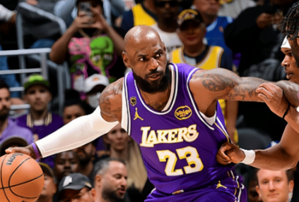 拒绝绅士横扫！火箭客场再胜湖人将大比分改写为2比3落后。NBA季后赛首轮，继续背