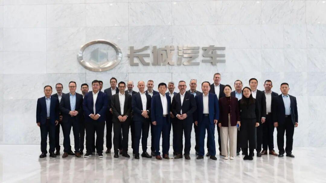 宝马集团董事带队到访长城汽车，魏牌V9X接受“顶级考官”检验