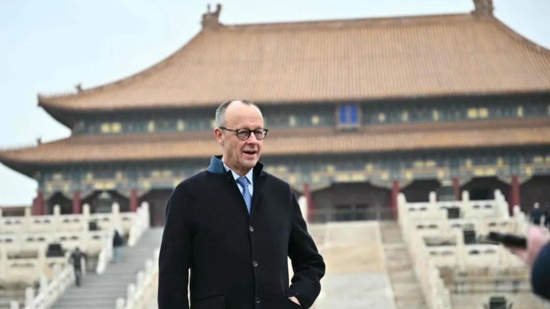 德国总理默茨访华：北京谈政治，杭州看未来，合作与挑战真的并存吗？