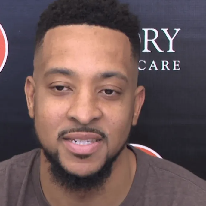 NBA季后赛，老鹰球员CJ-麦科勒姆在谈到自己在麦迪逊广场花园受到的现场反应时表