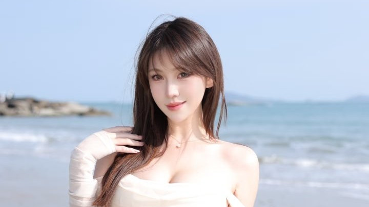 流量裹挟下的写真：拍的是身材，博的是眼球