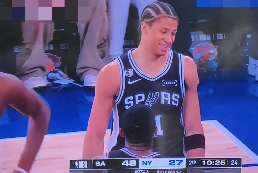 马刺的布莱恩特简直要暗自庆幸！在马刺vs尼克斯的NBA总决赛G4中，布莱恩特在第