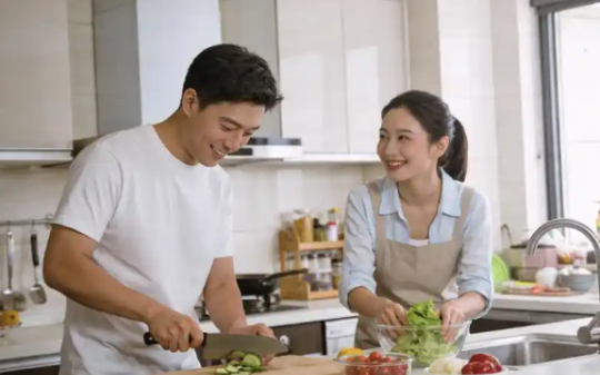 男友的初恋找他复合，男友决定和我分手，我不答应，男友将我推入城郊枯井，逃出生天后我策划了一场报复