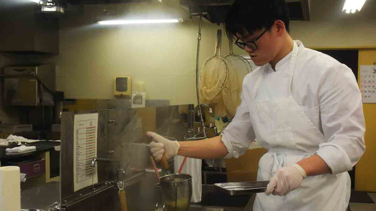 不选中国选日本？外国人挤爆日本拉面学校，43万学费抢着交