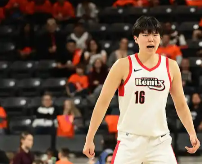 杨瀚森今天出战31分钟，投篮9中9、三分2中2空砍20分9篮板5助攻1抢断1盖帽