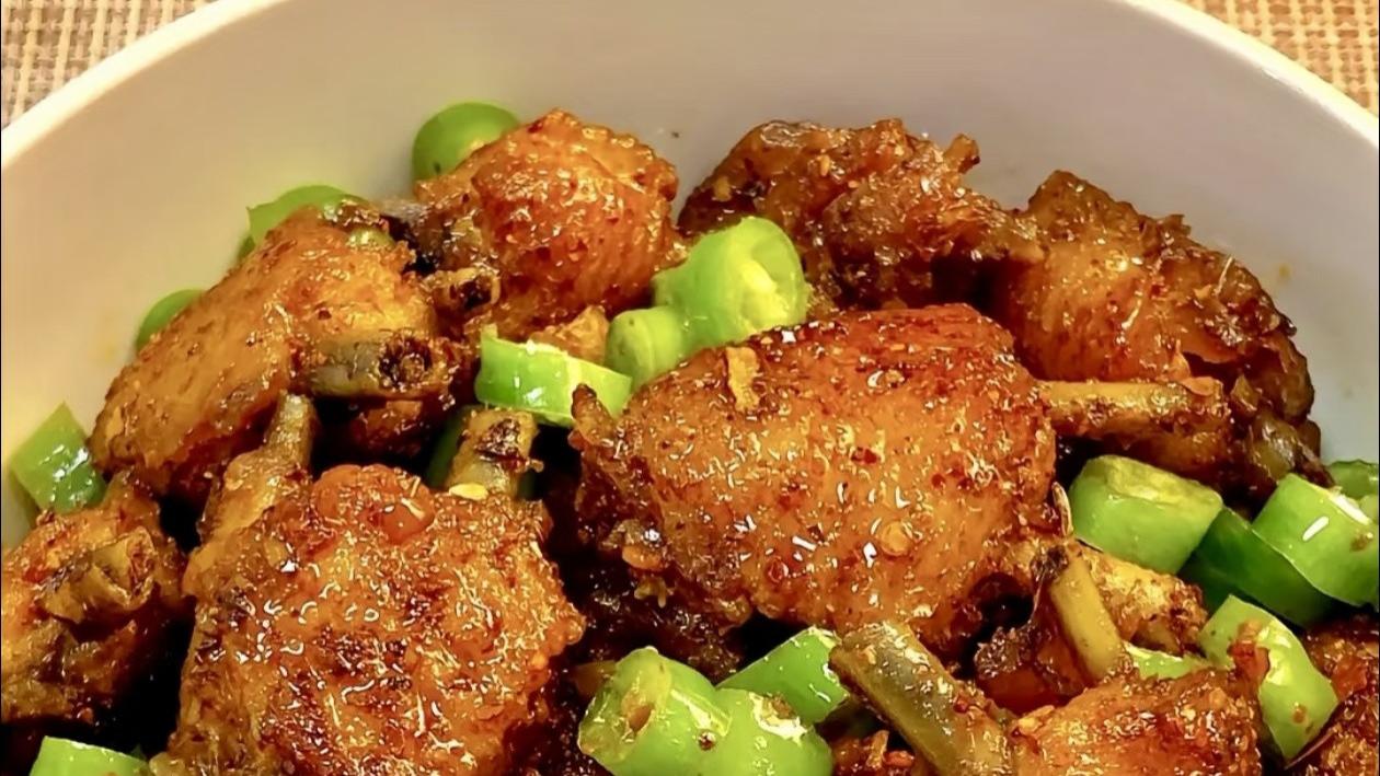 蒜香香辣鸡翅：一口入魂的下饭神器，在家轻松复刻饭店级美味