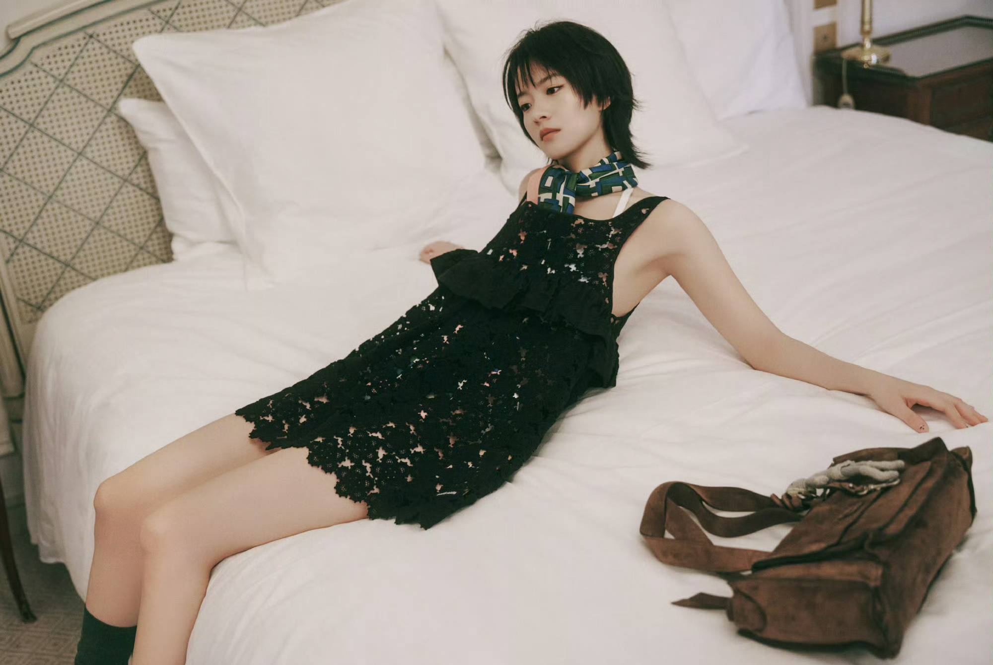 刘浩存、李庚希都很好，但miumiu这个品牌的凝视让人不舒服。两位小花miumi