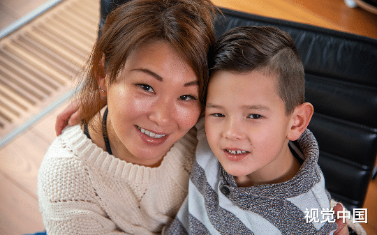 为和女友过清净二人世界，离异父亲对5岁儿子下了毒手。伪装成意外坠楼，却逃不过前妻的一句“我儿子恐高”