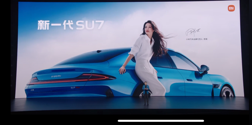 新小米SU7上市发布会观后感.
1、介绍车从车辆的外观，到车辆的内饰，还有车辆的