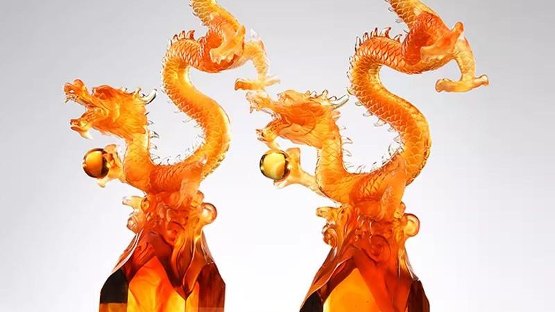 古法琉璃中的龙韵华章：龙腾盛世摆件