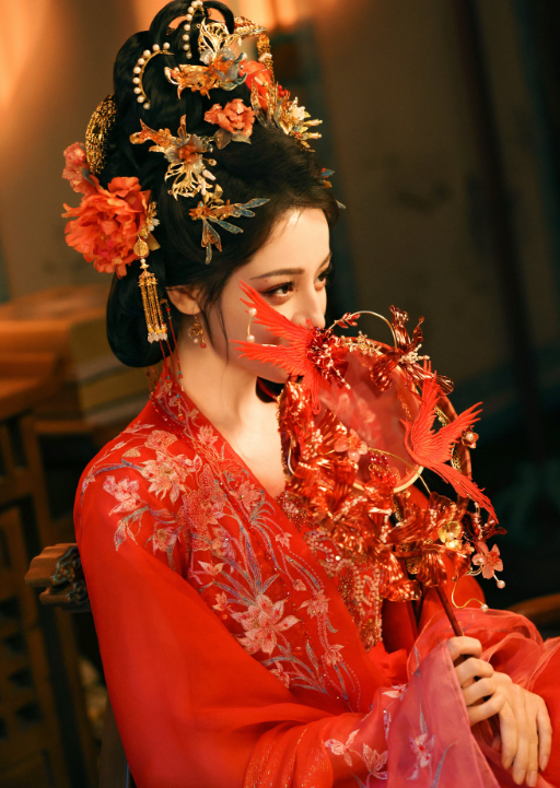 让你在烈阳下拼命生长，有你伴我行这条路我会走到灯火通明