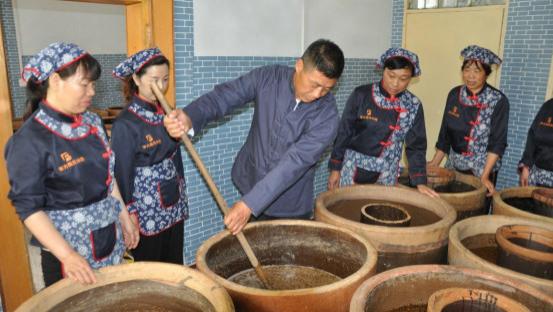 周战伟：从山村匠人到产业带头人，以醋香激活乡村活力