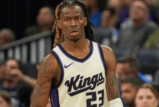 很多球队联系过国王询价基恩-埃利斯。
消息人士透露，这些球队包括森林狼、步行者、