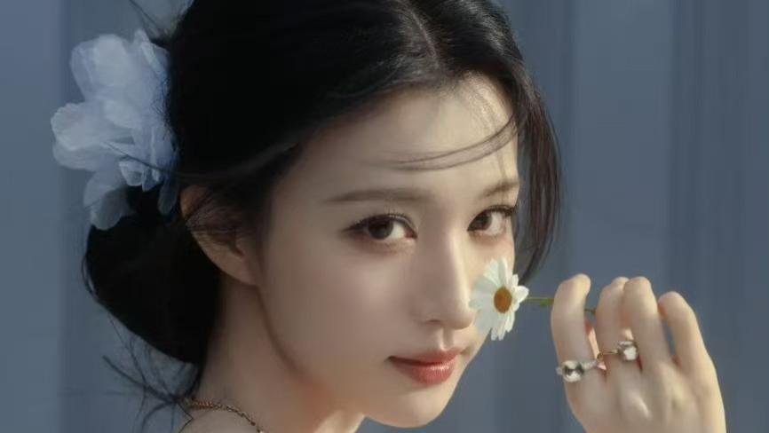 王楚然600度近视日常：瞪眼不是耍大牌，背后是高度近视的倔强与心酸