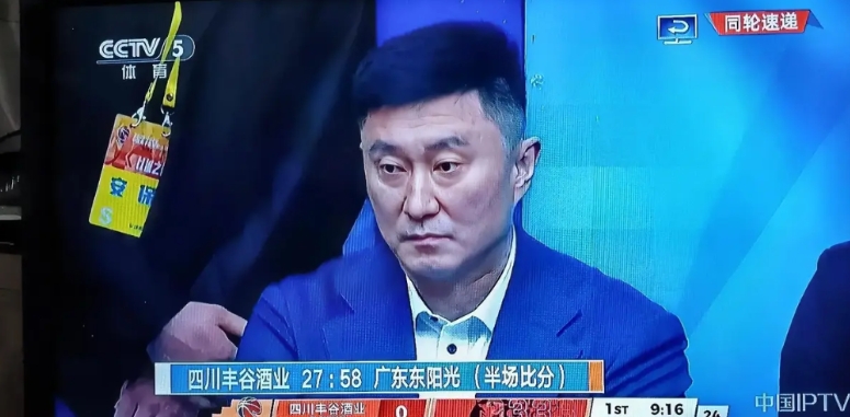 昨晚，广东宏远102：54超大比分狂胜了四川丰谷。看着广东队球员在场上尽其所能，