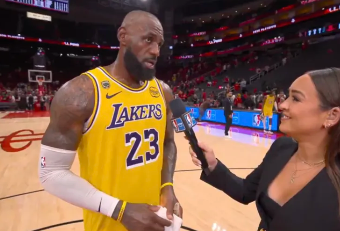 NBA季后赛西部首轮G3湖人（3）历经一个加时112-108（0）战胜火箭。
当