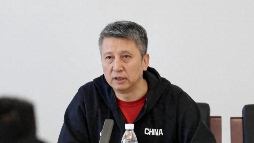 中国男篮开入队会！郭士强训话，胡明轩发言，徐昕聆听，徐杰认真做笔记