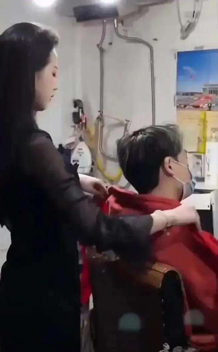 有谁知道这家理发店在哪，急等