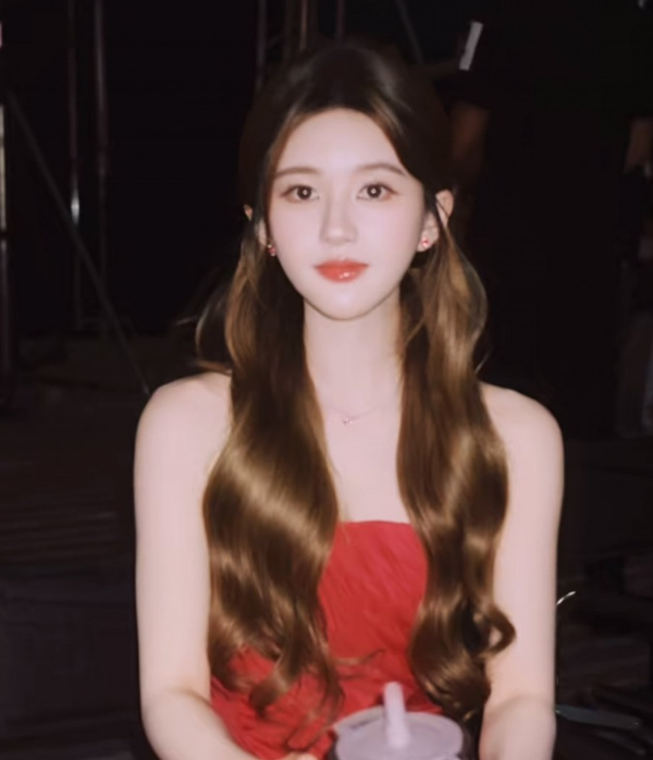 你是夜空中最亮的星，照亮我青春的每一处角落