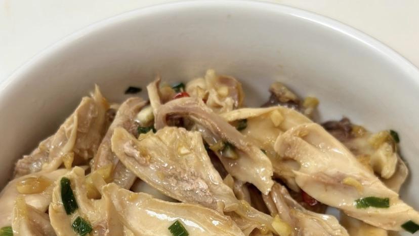 减脂期也能大口吃肉！葱姜鸡腿肉，嫩滑低脂，做法超简单